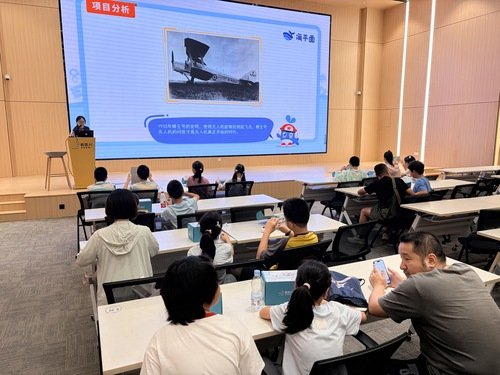 夏令营2 组织职工及子女赴鲸鱼AI机器人科技体